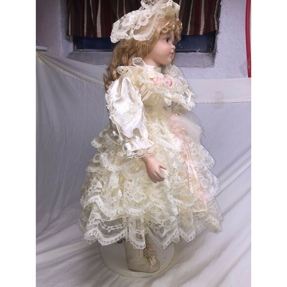 KATHERINE Collectible Memories Beautiful Vintage Hand Crafted Porcelain Doll 29" - Picture 8 of 12